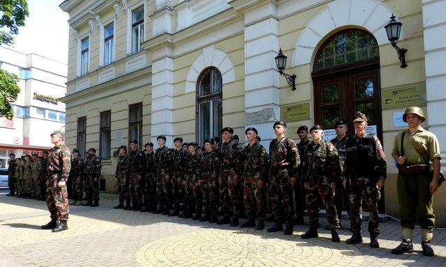 Emlékmenet a katonahősökért 2017 14